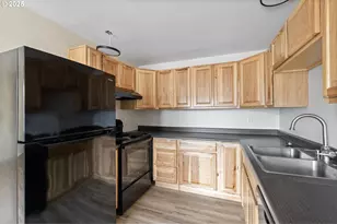 351 40th St, Springfield, OR 97478 - Photo 6