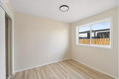 351 40th St, Springfield, OR 97478 - Photo 12