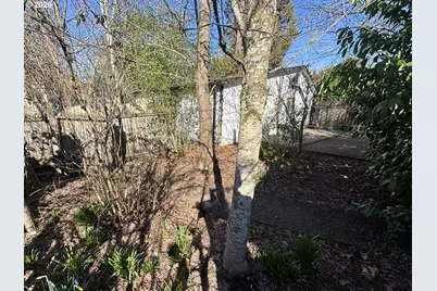 1860 W 12th Ave, Eugene, OR 97402 - Photo 16