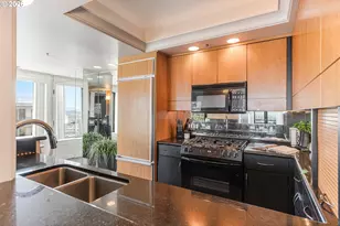 2245 SW Park Pl, Portland, OR 97205 - Photo 24