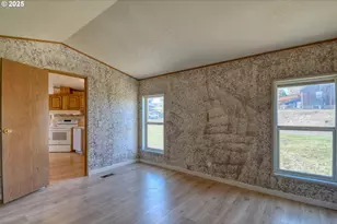 808 SE 10th St, Pendleton, OR 97801 - Photo 6