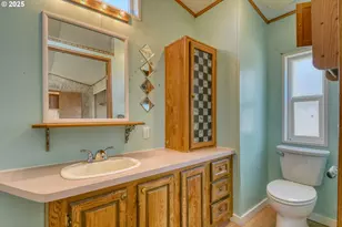 808 SE 10th St, Pendleton, OR 97801 - Photo 8