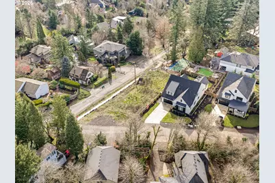 5830 SW Salmon St, Portland, OR 97221 - Photo 2