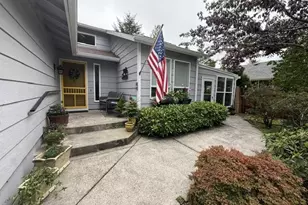 240 11th St, Florence, OR 97439 - Photo 2