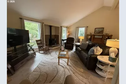 240 11th St, Florence, OR 97439 - Photo 16