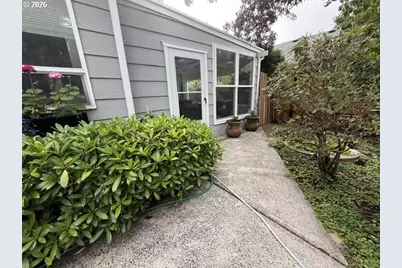 240 11th St, Florence, OR 97439 - Photo 4