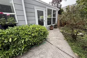 240 11th St, Florence, OR 97439 - Photo 4
