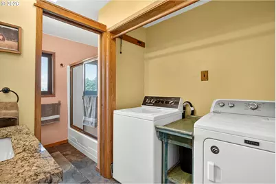 4460 Riordan Hill Dr, Hood River, OR 97031 - Photo 16