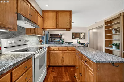 4460 Riordan Hill Dr, Hood River, OR 97031 - Photo 14