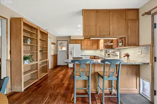 4460 Riordan Hill Dr, Hood River, OR 97031 - Photo 10