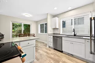 13190 SW Hidden Creek Pl, Portland, OR 97223 - Photo 6