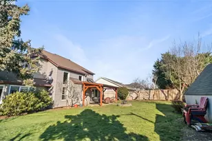 19390 Westwood Dr, Oregon City, OR 97045 - Photo 2