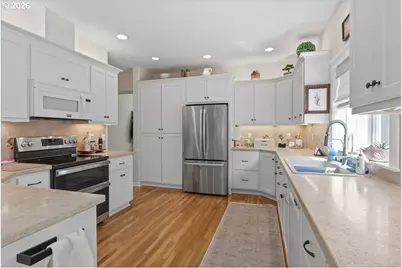 751 SE Glendover Ln, Dallas, OR 97338 - Photo 10