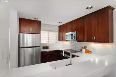 5150 S Landing Dr #109B2, Portland, OR 97239 - Photo 10