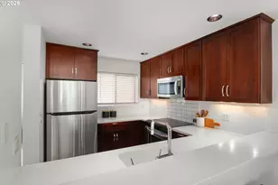 5150 S Landing Dr, Portland, OR 97239 - Photo 10