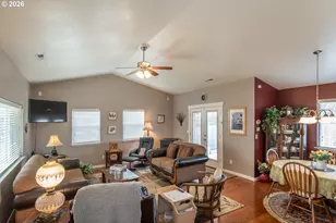 483 S State St, Sutherlin, OR 97479 - Photo 6