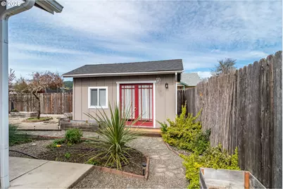 483 S State St, Sutherlin, OR 97479 - Photo 38