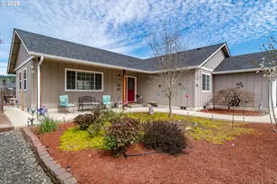 483 S State St, Sutherlin, OR 97479 - Photo 4