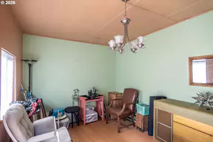 483 S State St, Sutherlin, OR 97479 - Photo 36