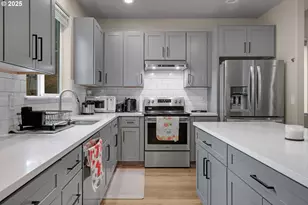 17670 SW September Ln, Beaverton, OR 97003 - Photo 16