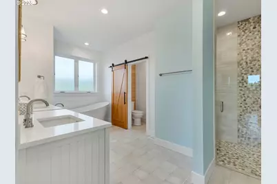 32996 Pacific Bellevue Ln, Warrenton, OR 97146 - Photo 20