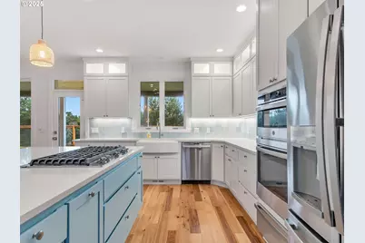 32996 Pacific Bellevue Ln, Warrenton, OR 97146 - Photo 8