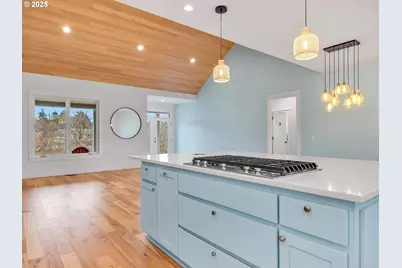 32996 Pacific Bellevue Ln, Warrenton, OR 97146 - Photo 12