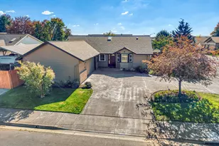 1061 Applegate Pl, Harrisburg, OR 97446 - Photo 1