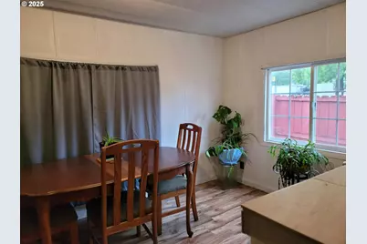 260 Mountain View Ave, Myrtle Creek, OR 97457 - Photo 8