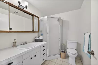 10685 Oak Dr SE, Salem, OR 97306 - Photo 28