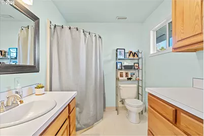 12653 NE Hassalo St, Portland, OR 97230 - Photo 14