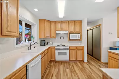 12653 NE Hassalo St, Portland, OR 97230 - Photo 10