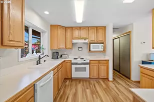 12653 NE Hassalo St, Portland, OR 97230 - Photo 10