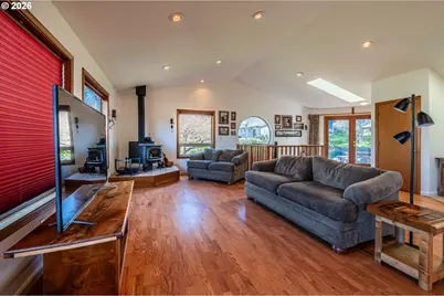 322 5th Ave, Coos Bay, OR 97420 - Photo 6