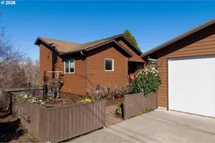 322 5th Ave, Coos Bay, OR 97420 - Photo 2