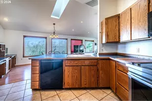 322 5th Ave, Coos Bay, OR 97420 - Photo 16