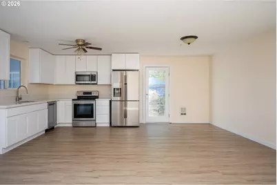 665 SE 197th Ave, Portland, OR 97233 - Photo 6