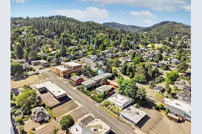 821 SE Mosher Ave, Roseburg, OR 97470 - Photo 32
