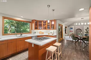 6011 SW Knightsbridge Dr, Portland, OR 97219 - Photo 12
