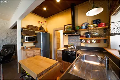 908 E 2nd St, The Dalles, OR 97058 - Photo 24