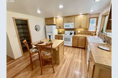 55433 McKenzie Hwy, Blue River, OR 97413 - Photo 6