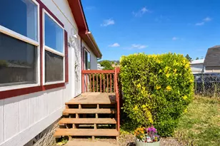 261 Bobwhite St, Roseburg, OR 97471 - Photo 2