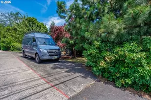 2105 SE Ochoco St, Portland, OR 97222 - Photo 4