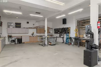 11295 SE Lenore St, Happy Valley, OR 97086 - Photo 36