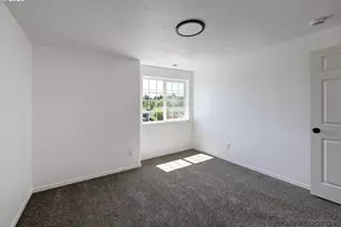 1041 Fabry Rd, Salem, OR 97306 - Photo 12