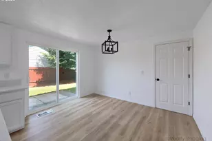 1041 Fabry Rd, Salem, OR 97306 - Photo 6
