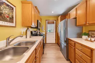 10324 NE Fargo St, Portland, OR 97220 - Photo 12