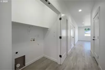 306 19th St, Springfield, OR 97477 - Photo 28