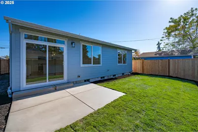 306 19th St, Springfield, OR 97477 - Photo 36