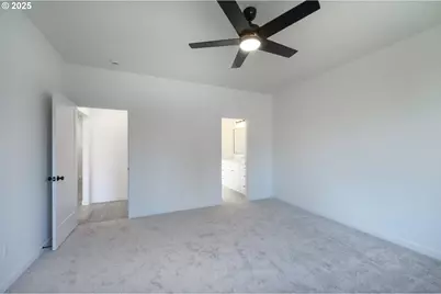 306 19th St, Springfield, OR 97477 - Photo 14